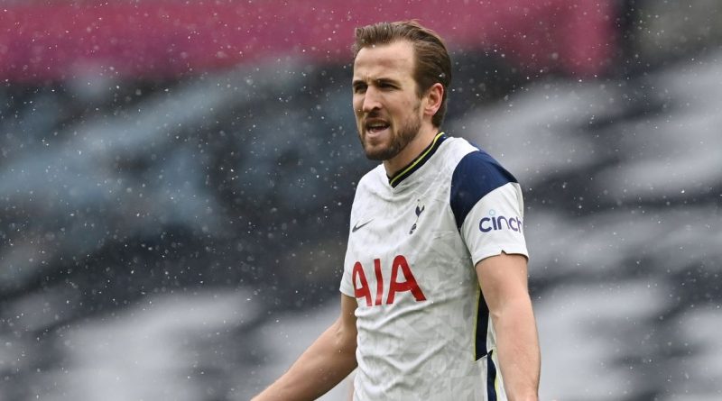 Neville warns "seriously annoyed" Kane over taking on Levy in Tottenham feud