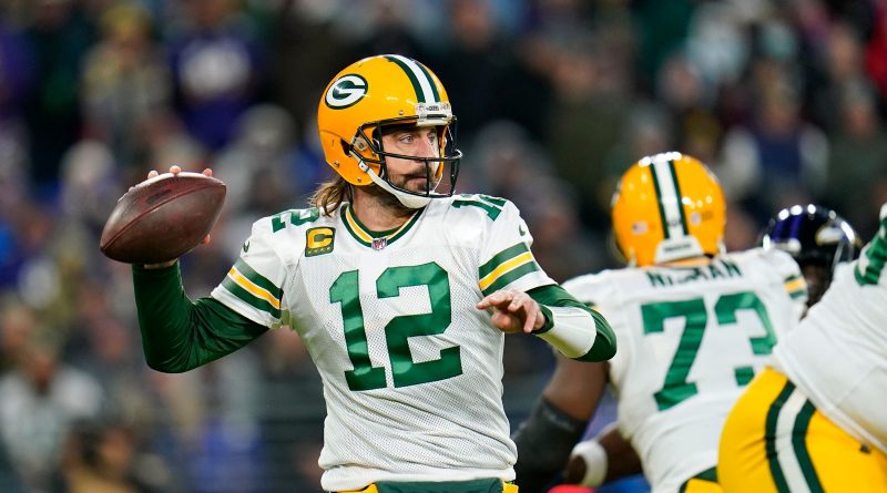 Green Bay Packers 31-30 Baltimore Ravens: Aaron Rodgers ties Brett Favre's touchdown record as Green Bay hold on for win