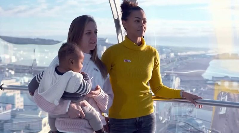Rainbow Laces: Fern and Aileen Whelan talk parenthood, playing and more on 'Inside The WSL'
