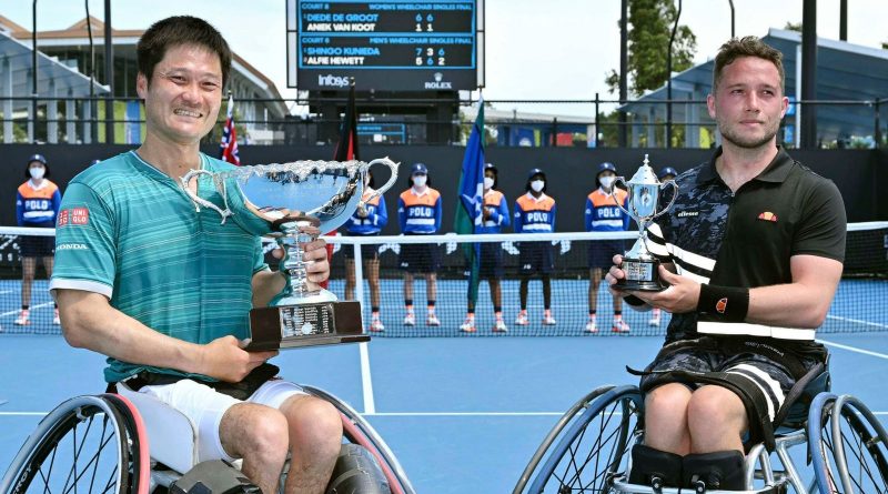 Australian Open: Britain's Alfie Hewett beaten by Shingo Kunieda in men's wheelchair singles final