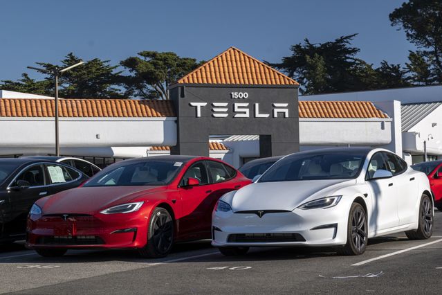 Tesla Reported Record Profits. Its Stock Was Punished. It’s a Better Buy Than GM or Ford.