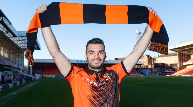 Tony Watt: Dundee United sign striker from Motherwell on deal until 2025