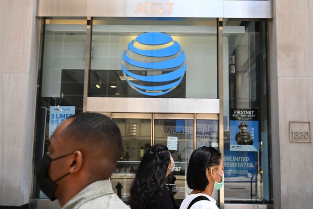 Why AT&T May Be Leaning Toward a 'Split-off' of Its Discovery Stake