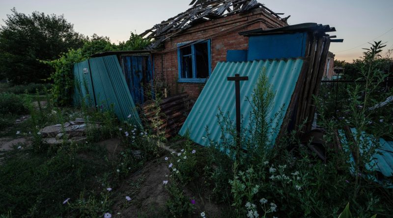 Evacuated Ukrainians Forced to Return as Money Runs Out