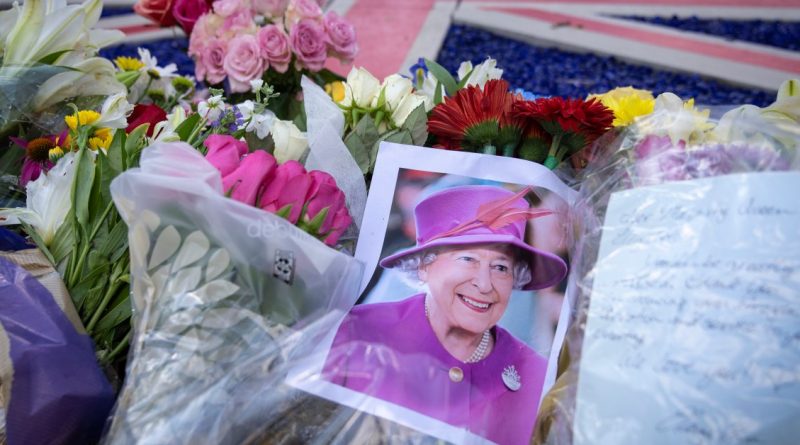 Watch Live: Queen Elizabeth II's Service of Remembrance at St. Paul's Cathedral