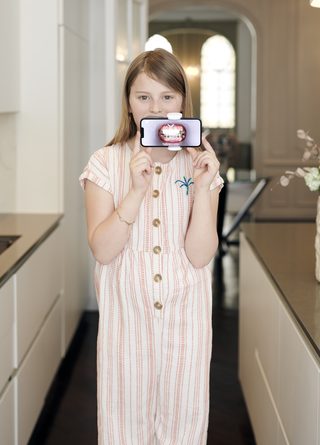 DentalMonitoring ScanBox pro (Photo: Business Wire)