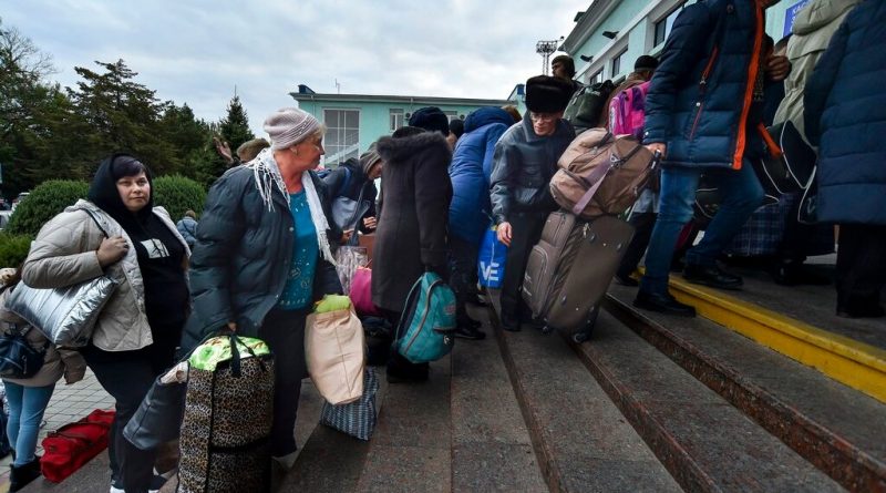 Russian Authorities Advise Civilians to Leave Kherson