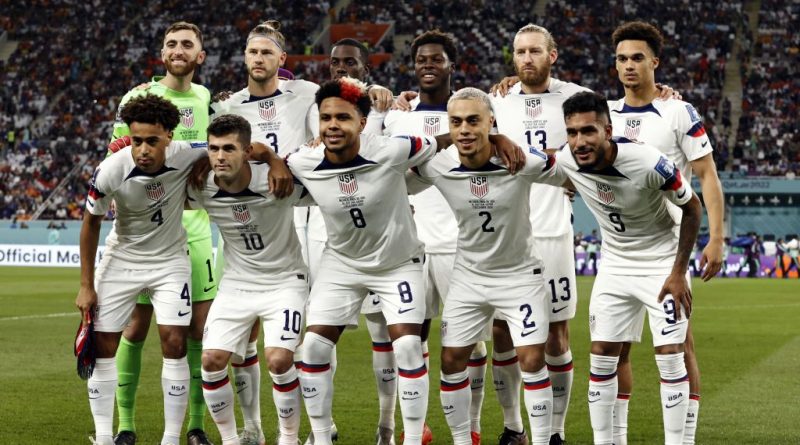 The U.S. team poses on the pitch during the 2022 World Cup, on December 3, 2022 in AL-Rayyan, Qatar. (ANP/Getty Images)