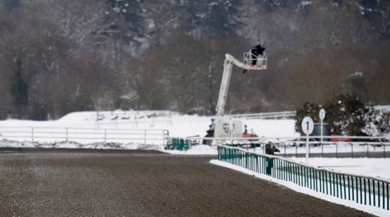 Weather latest news: Lingfield abandon Saturday's all-weather card due to frozen parts of track
