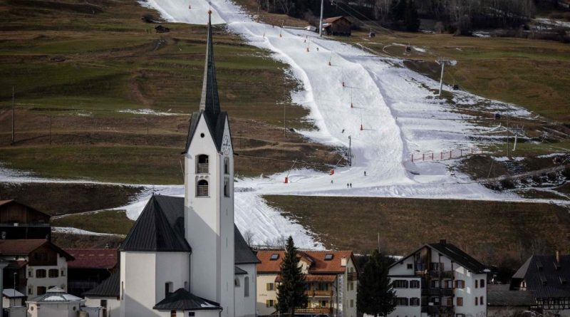 Record Winter Heat Wave Forces Snowless European Ski Resorts to Close